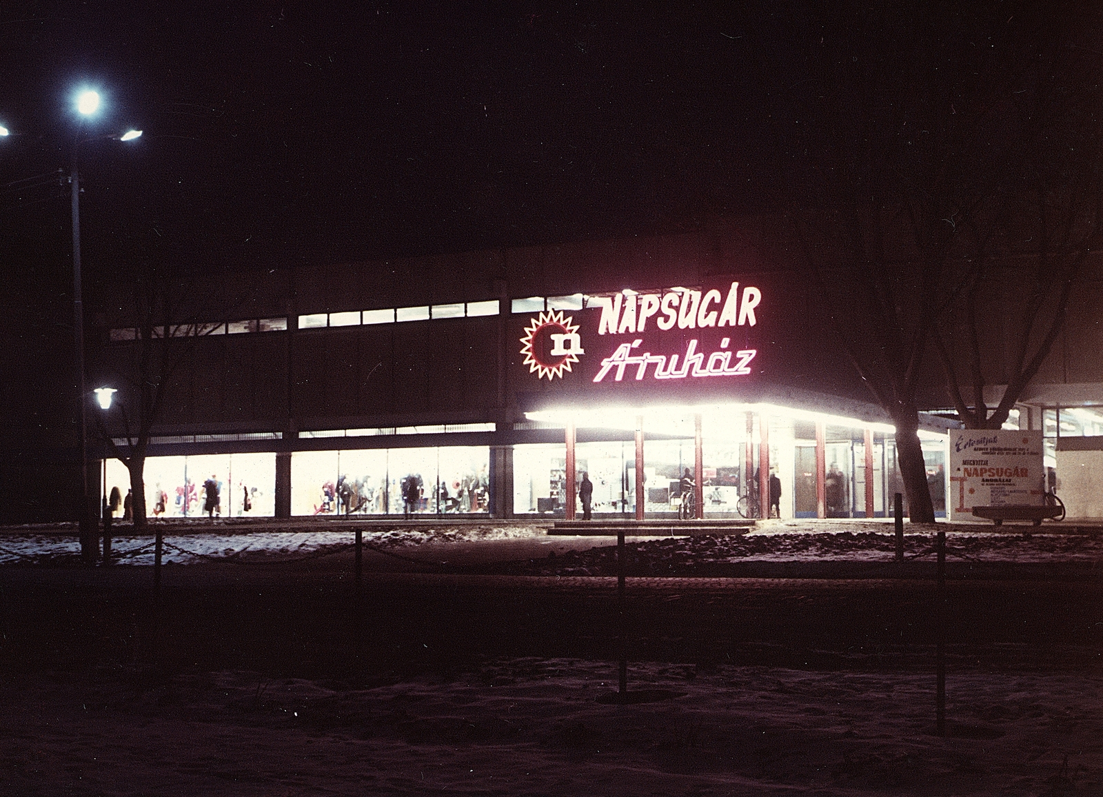 Hungary, Dombóvár, Hunyadi tér 2. Napsugár Áruház., 1972, Erky-Nagy Tibor, colorful, sign-board, neon sign, night, store, Fortepan #14130