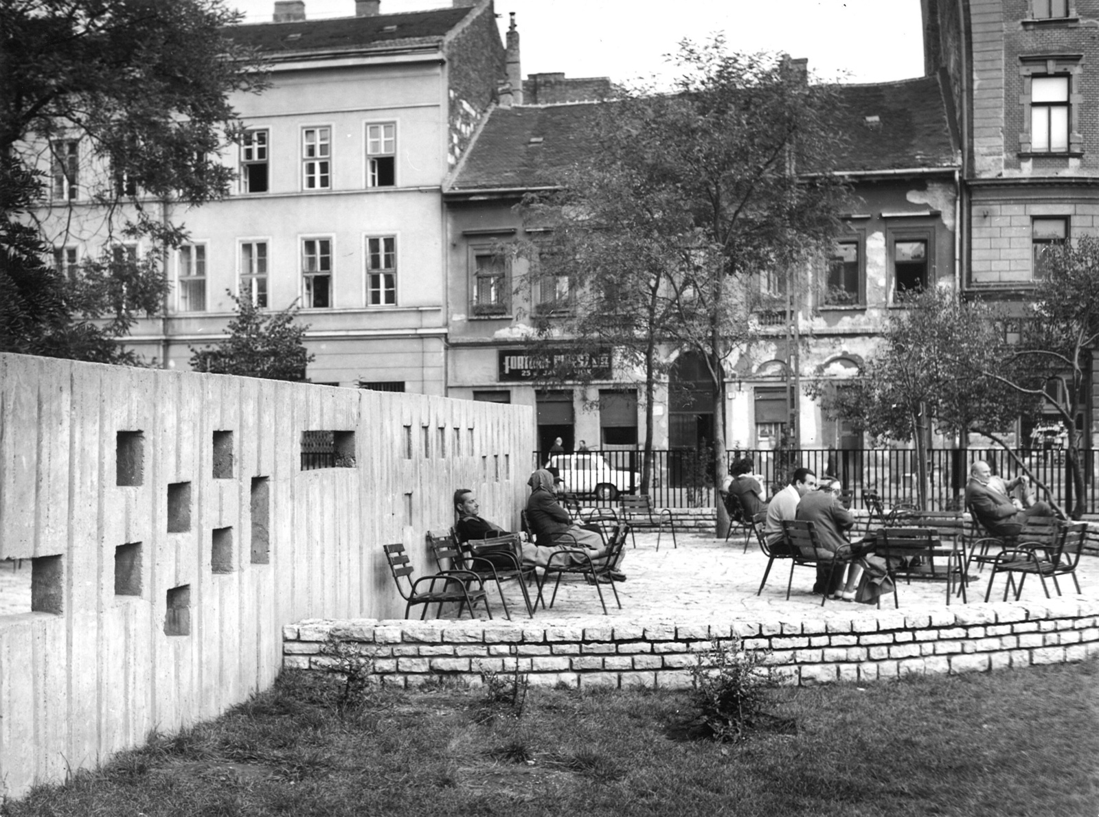 Magyarország, Budapest VII., Klauzál tér, szemben az egy emeletes 12. számú ház., 1968, Hlatky Katalin-Főkert, Budapest, Fortepan #141333