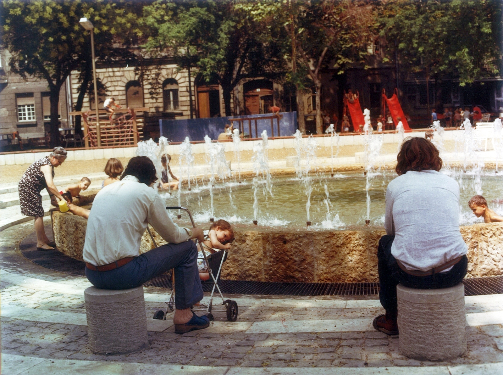 Hungary, Budapest V., Károlyi kert, háttérben a Ferenczy István utca., 1984, Hlatky Katalin-Főkert, Budapest, Fortepan #141344