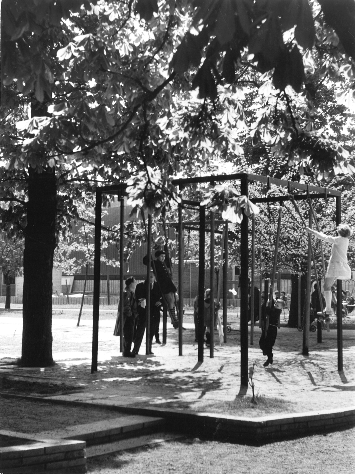 Magyarország, Városmajor, Budapest XII., játszótér., 1967, Hlatky Katalin-Főkert, játszótér, tornaszer, Budapest, Fortepan #141353