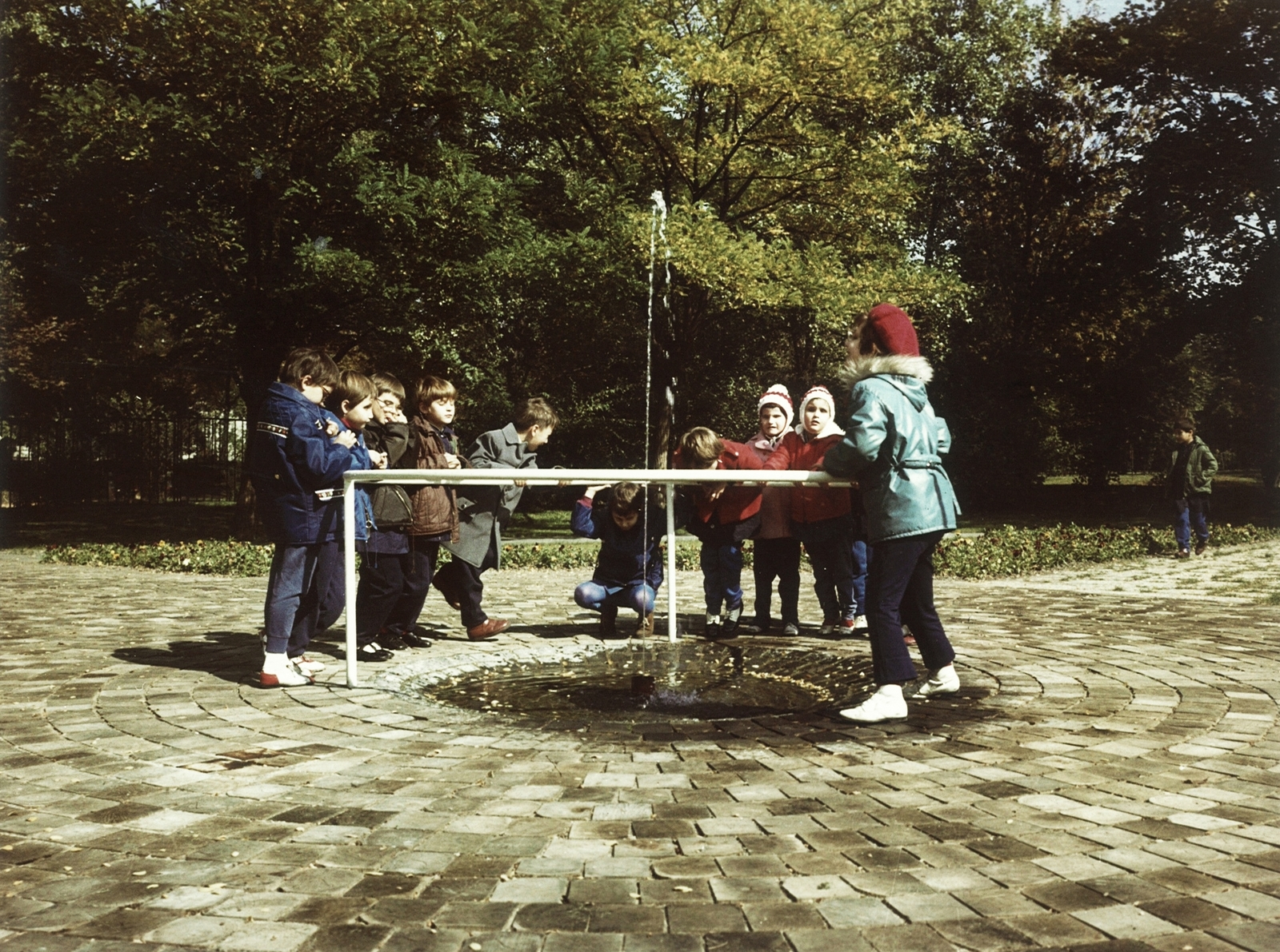 Hungary, Budapest XIV., Vakok kertje., 1979, Hlatky Katalin-Főkert, colorful, Budapest, Fortepan #141399