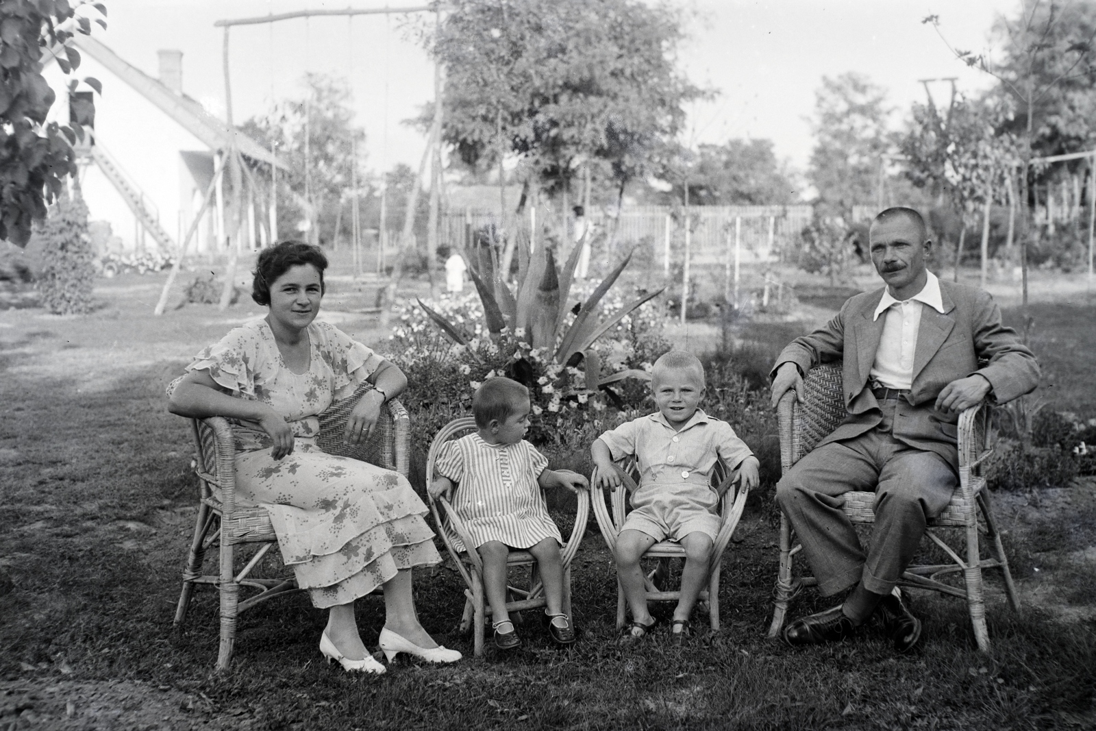 1938, Bencze László, family, wicker chair, cross-legged sitting, Fortepan #141412