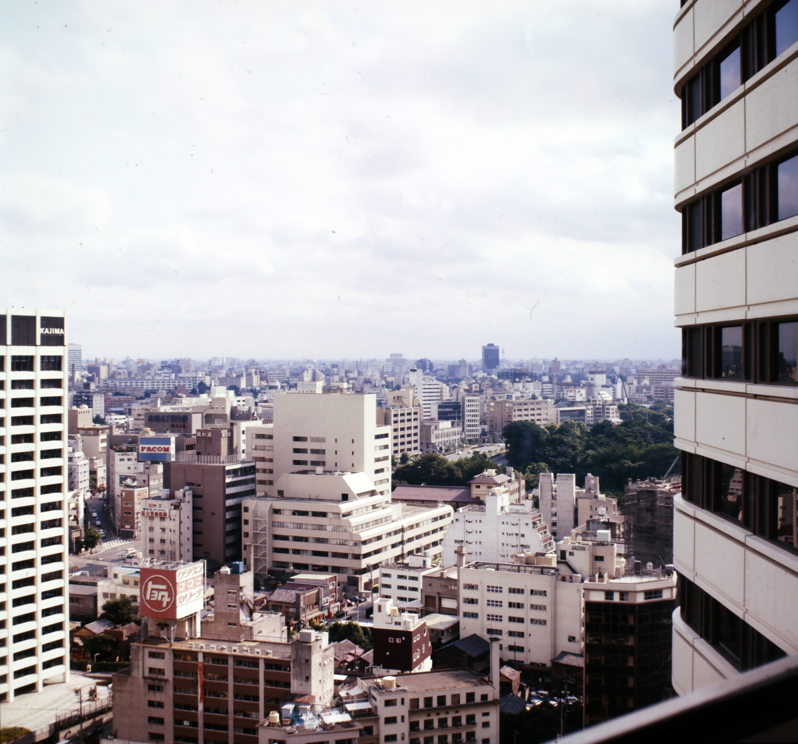 Japán, Tokió, kilátás a Hotel New Otani Tokyo toronyépületéből., 1978, Bencze László, színes, Fortepan #141454