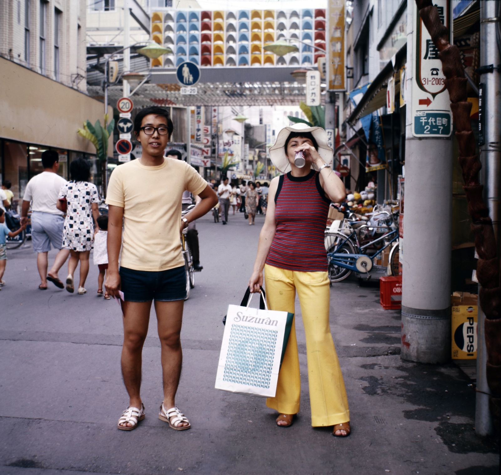Japan, Maebashi, Ginza-dori., 1978, Bencze László, colorful, Japanese writing, bicycle, Fortepan #141465