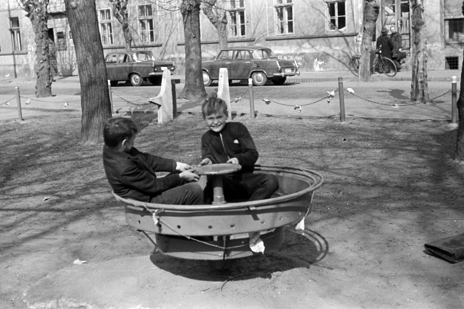 Hungary, Cegléd, játszótér a Szabadság téren., 1969, Péterffy István, Fortepan #141663