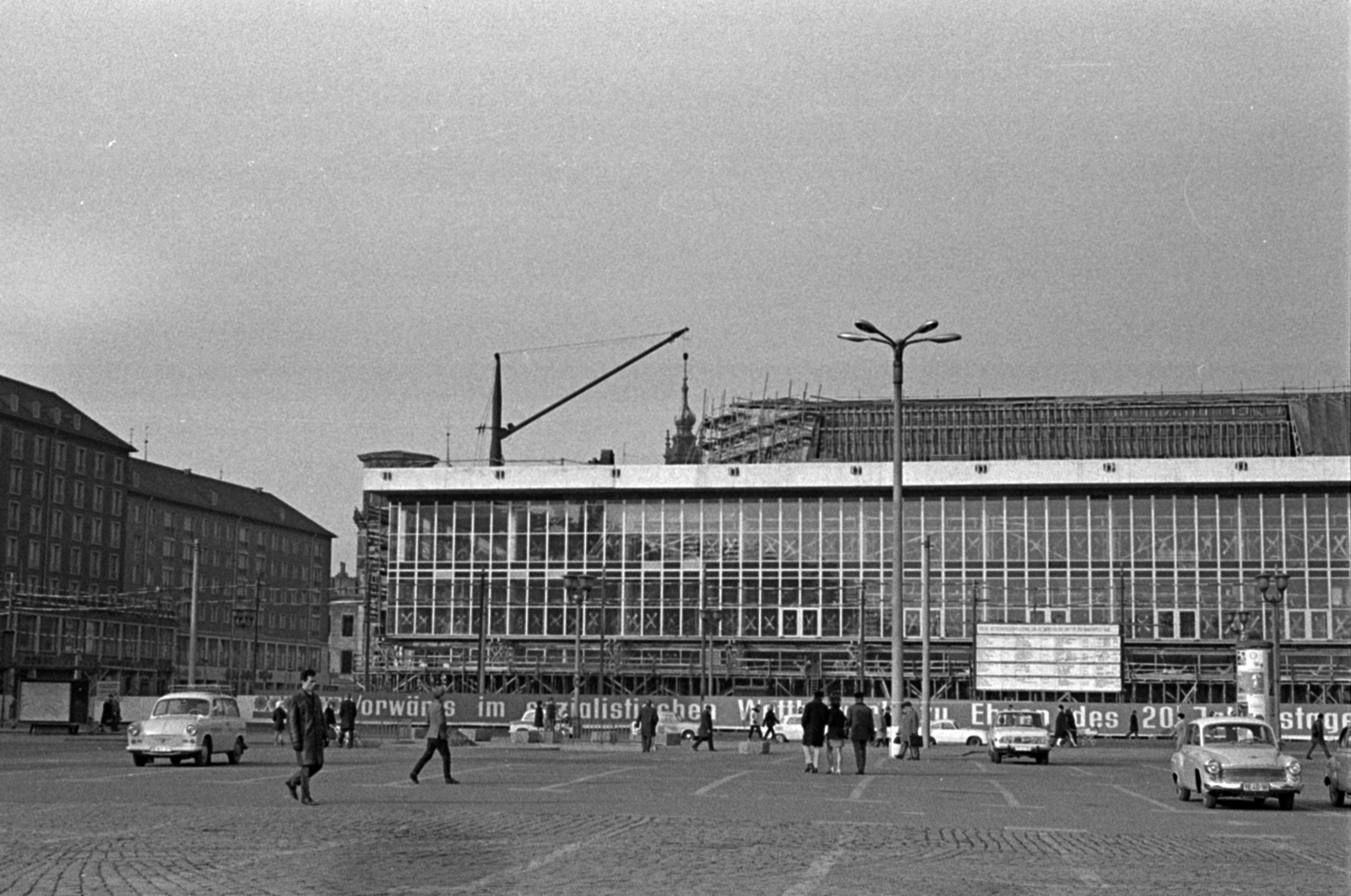Germany, Dresden, Altmarkt a Wilsdruffer Strasse (Ernst-Thälmann-Strasse) és a Kulturpalast felé nézve., 1969, Péterffy István, GDR, Fortepan #141745