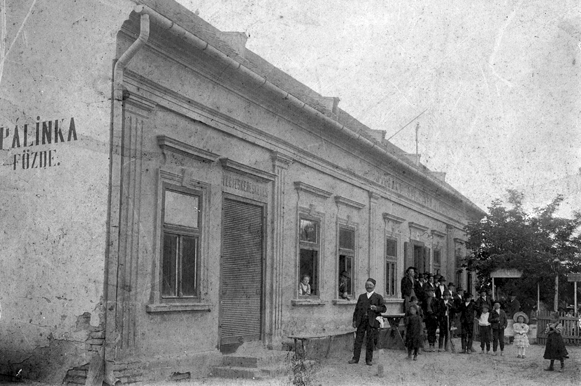 Magyarország, Dombóvár, 1920, Erky-Nagy Tibor, üzlet, cégtábla, utcakép, csoportosulás, Fortepan #14176