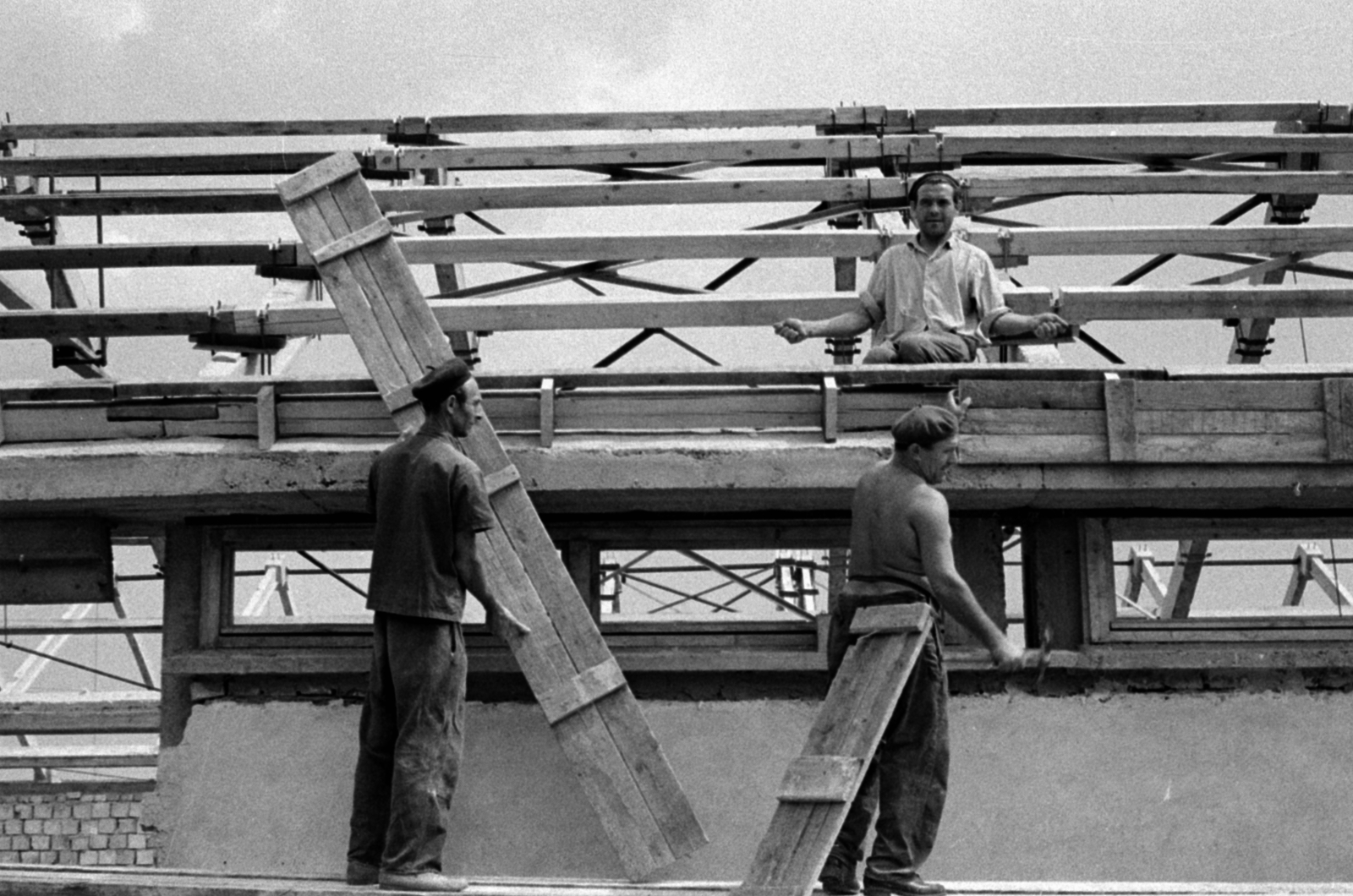 1968, Péterffy István, beret, beam, carpenter, cradling, Fortepan #141801