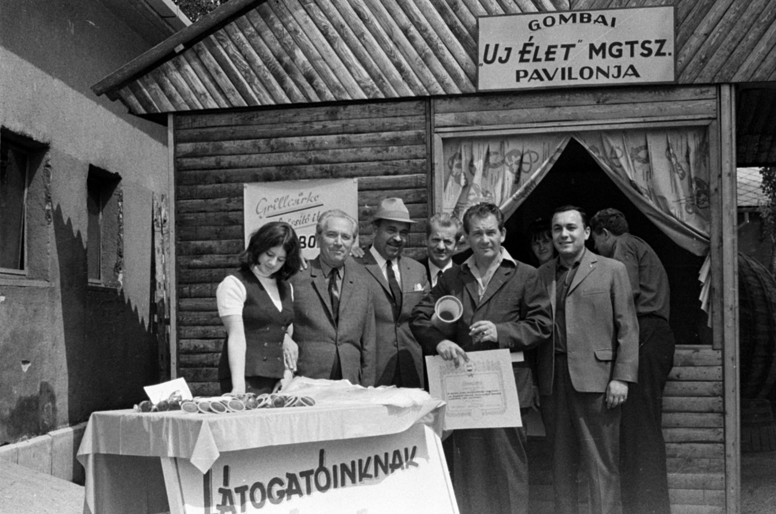 Magyarország, Monor, a monori járás termelőszövetkezeteinek melléküzemági tevékenységét bemutató kiállítás., 1969, Péterffy István, kiállítás, termékbemutató, Best of, Fortepan #141822