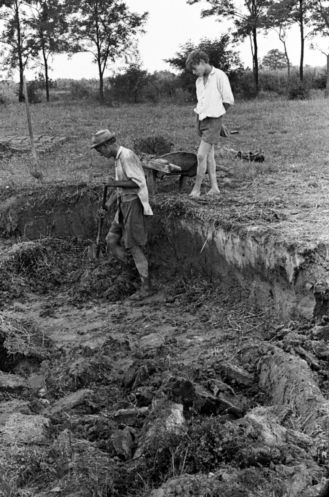 Hungary, Cegléd, vályogvetés a város határában., 1969, Péterffy István, clay masonry, Fortepan #141838