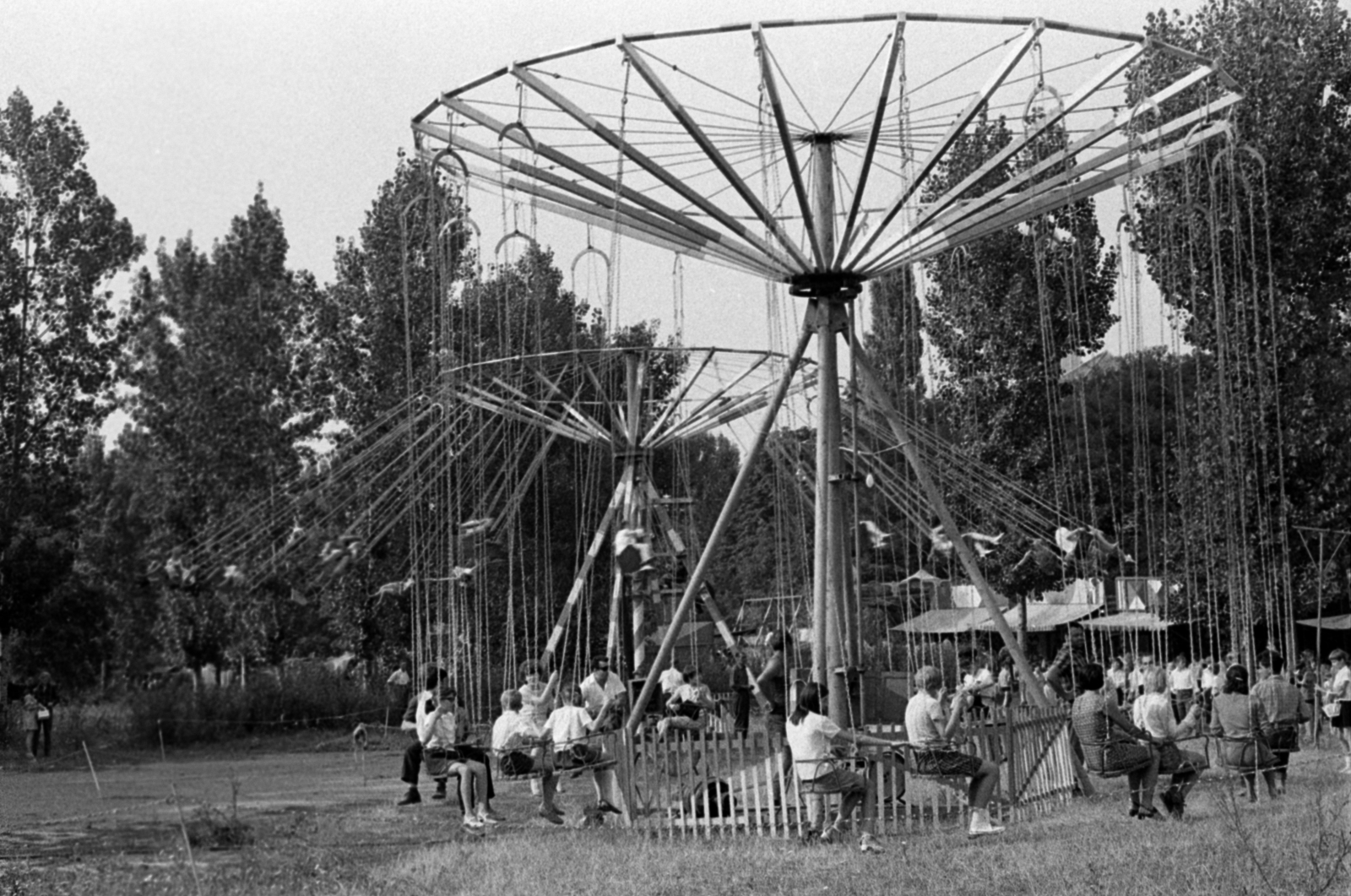 Hungary, Mende, búcsú., 1969, Péterffy István, carousel, fun-fair, Fortepan #141844