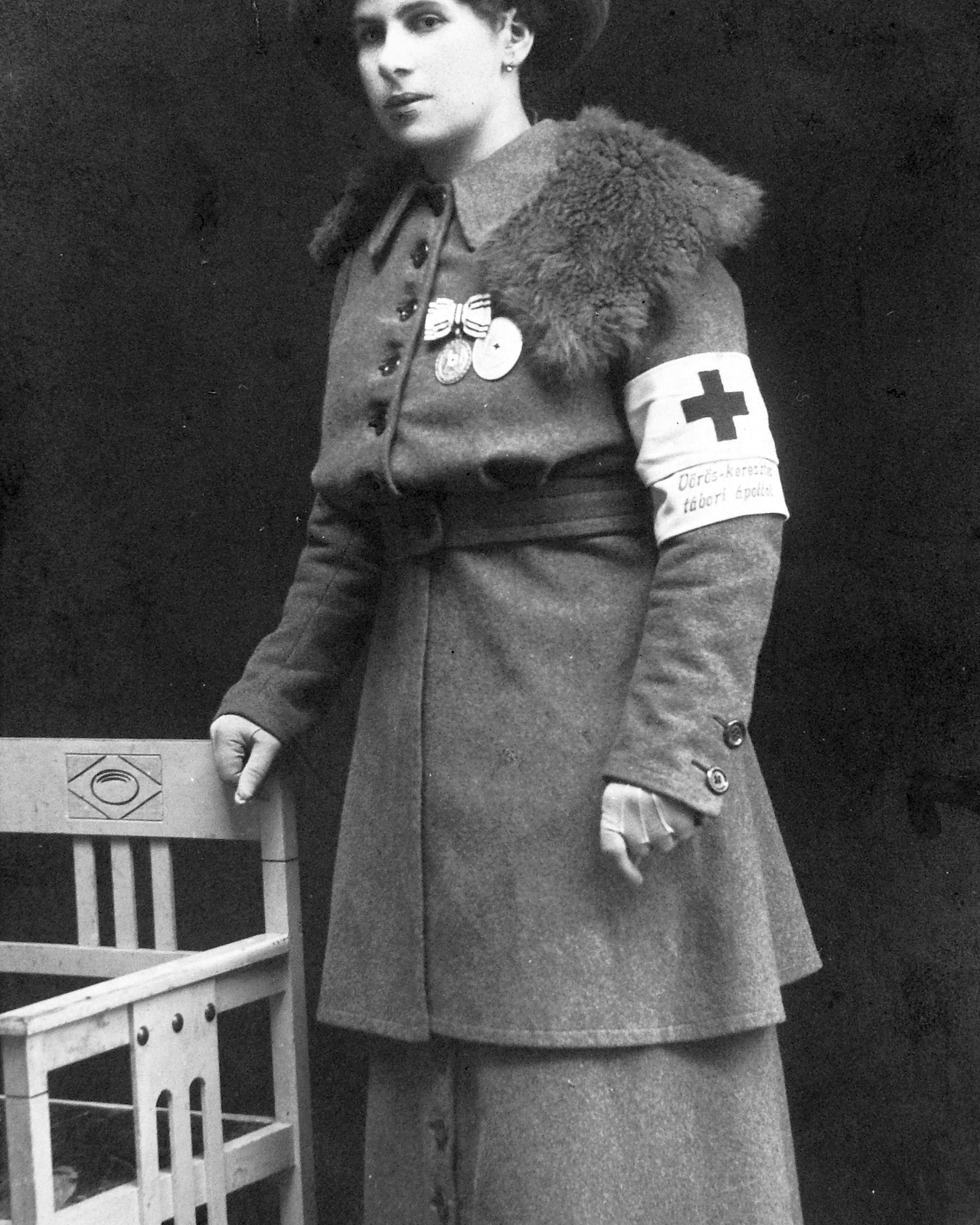 1916, Nagy József, portrait, First World War, nurse, medal, woman, bench, armband, Fortepan #14185