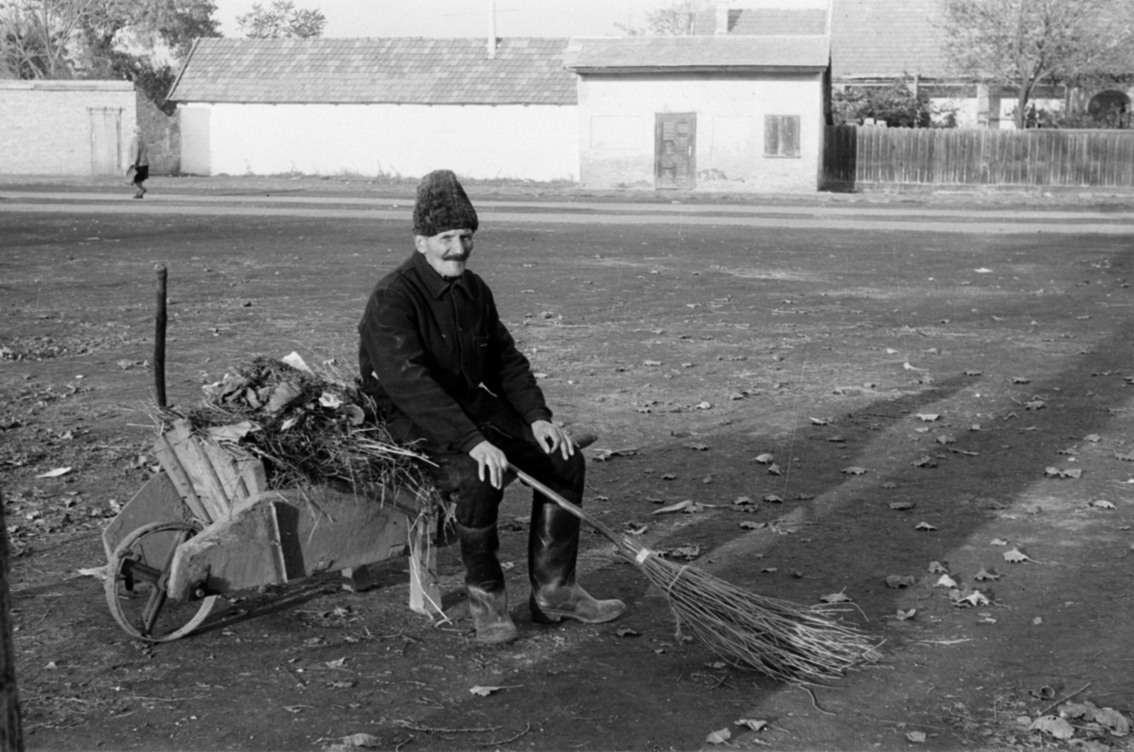 Hungary, 1966, Péterffy István, broom, wheelbarrow, boots, Fortepan #141941