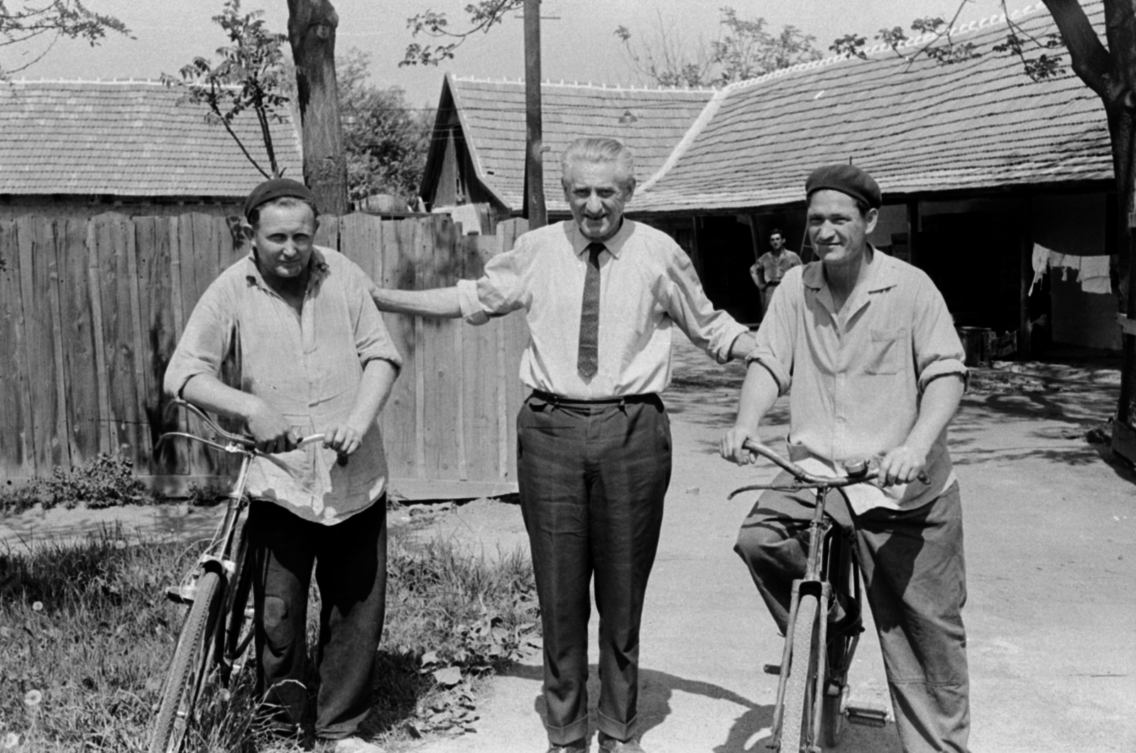 Hungary, 1966, Péterffy István, bicycle, tie, worker, beret, Fortepan #141991