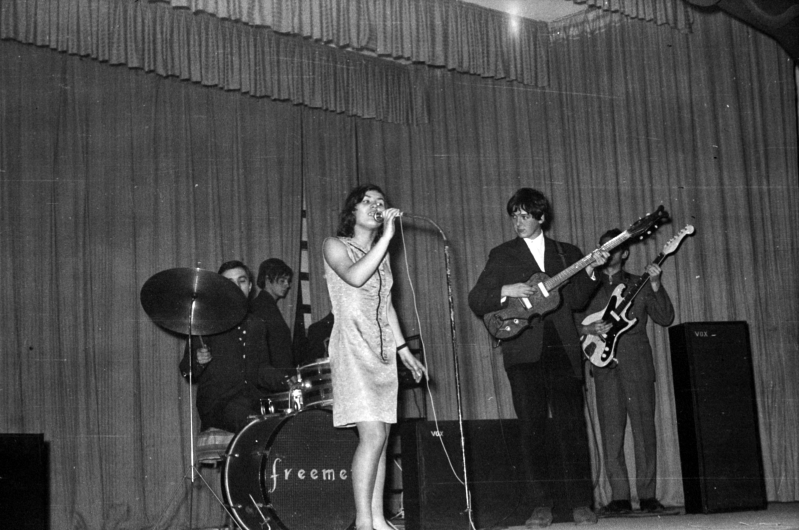 Hungary, Monor, Művelődési Ház, beat-együttesek minősítő vizsgája., 1968, Péterffy István, band, guitar, singer, Fortepan #142066