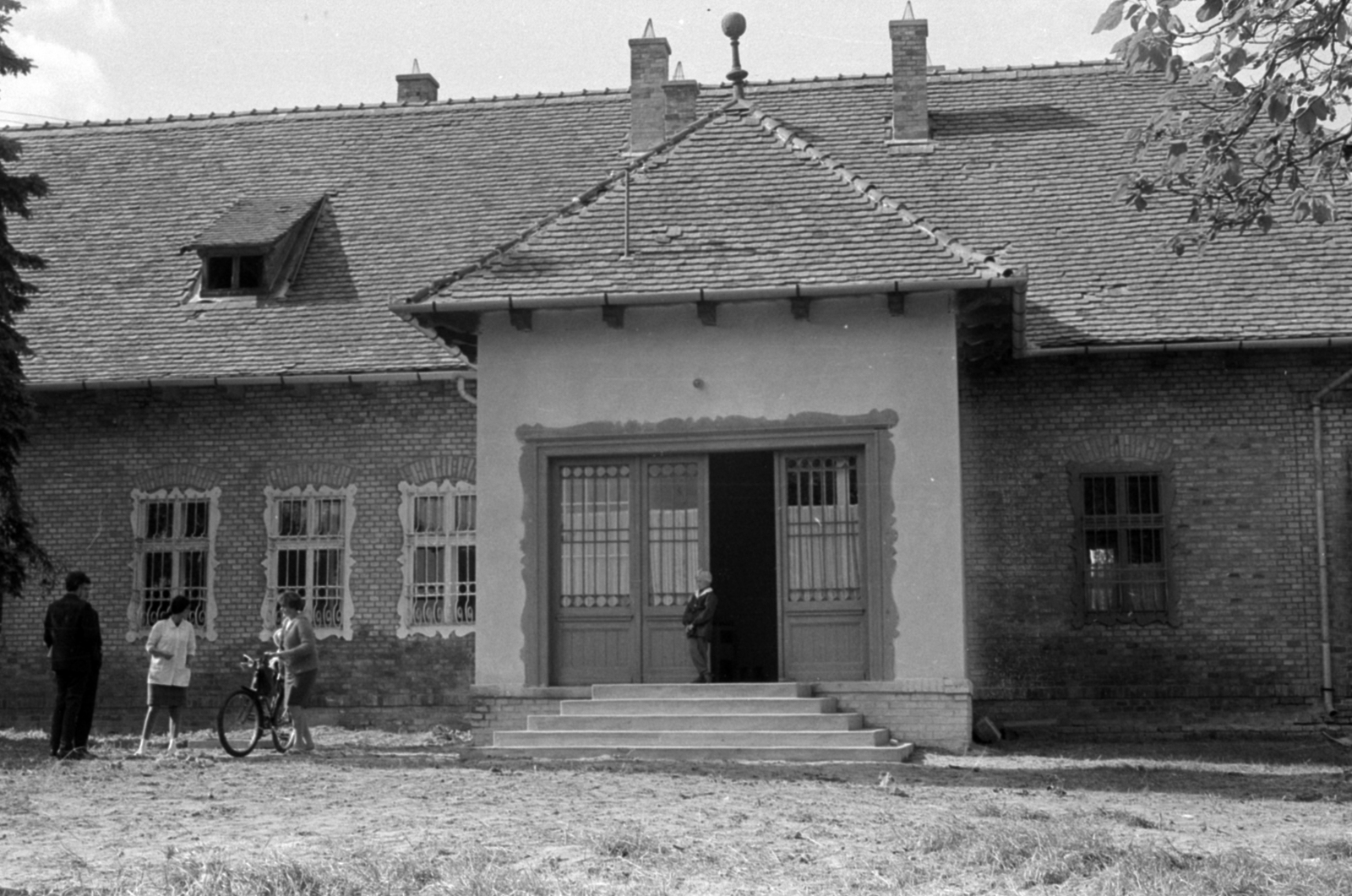 Magyarország, Nyáregyháza, Felsőnyáregyháza településrész, Leiden major (ekkor óvoda)., 1968, Péterffy István, kerékpár, iskola, Fortepan #142072