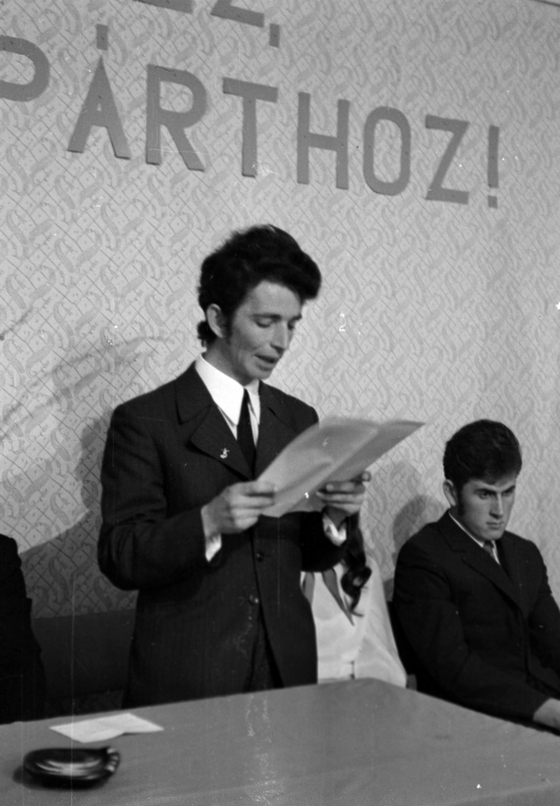 Hungary, Csévharaszt, ünnepélyes taggyűlés a KISZ KB vörös vándorzászlajának elnyerése alkalmából., 1972, Péterffy István, Fortepan #142224