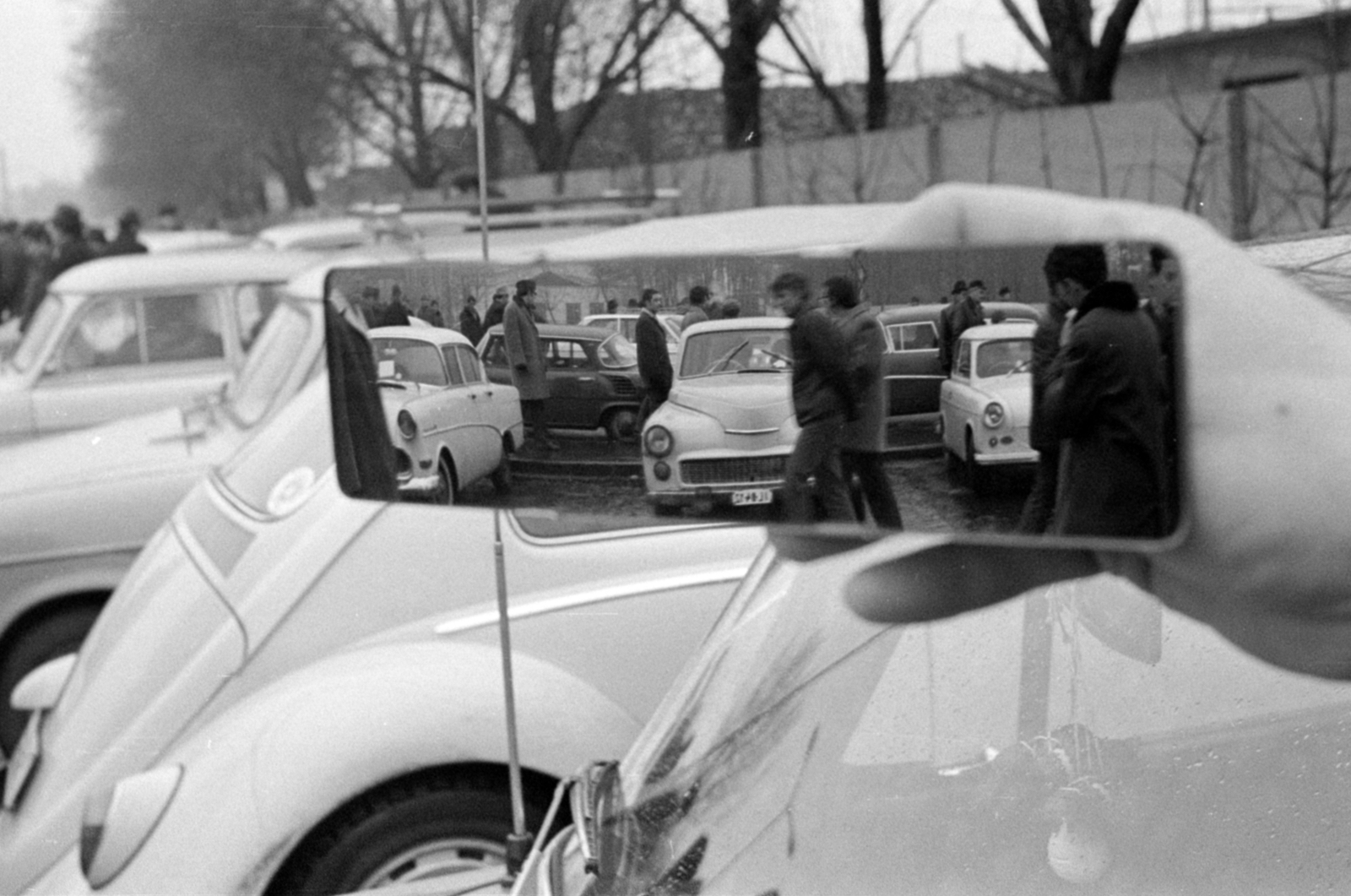 Hungary, Budapest X., Albertirsai út, autópiac., 1972, Péterffy István, car market, Budapest, reflection, Fortepan #142243