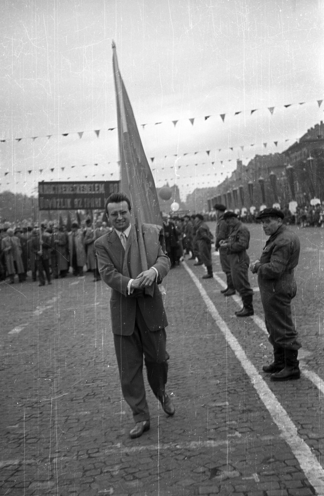 Hungary, Budapest VII.,Budapest XIV., Dózsa György út, Ötvenhatosok tere (Felvonulási tér), május 1-i felvonulás., 1959, Szent-tamási Mihály, march, 1st of May parade, Budapest, Fortepan #14231