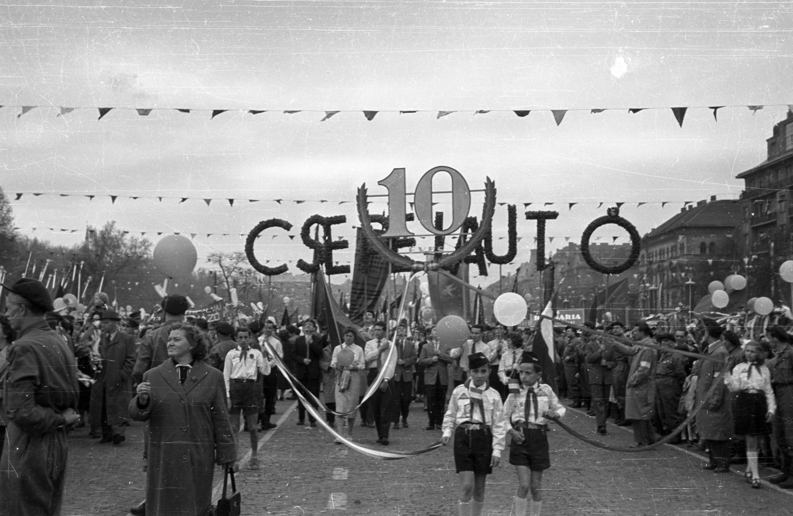 Hungary, Budapest VII.,Budapest XIV., Dózsa György út, Ötvenhatosok tere (Felvonulási tér), május 1-i felvonulás., 1959, Szent-tamási Mihály, pioneer, Workers' Militia, Csepel-brand, march, 1st of May parade, Budapest, Fortepan #14233