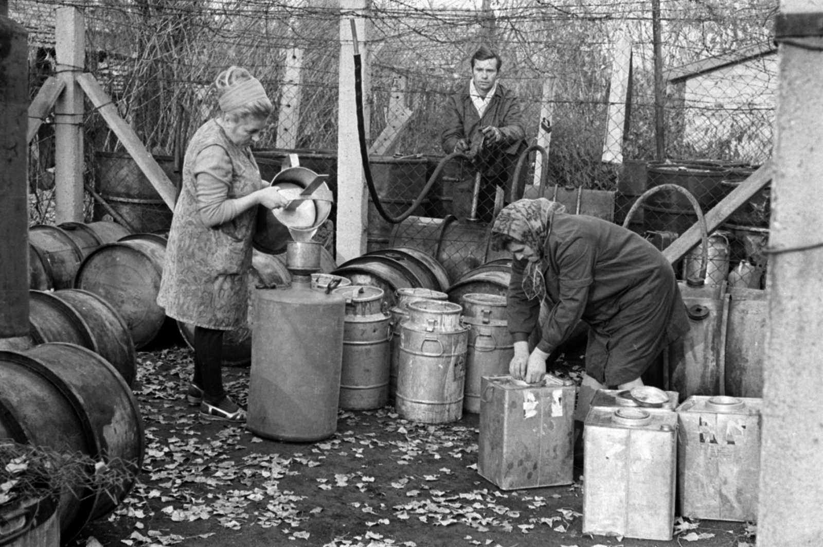 Hungary, Pilis, az ÁFÉSZ tüzelőolaj lerakata., 1971, Péterffy István, cone, petrol can, Fortepan #142338