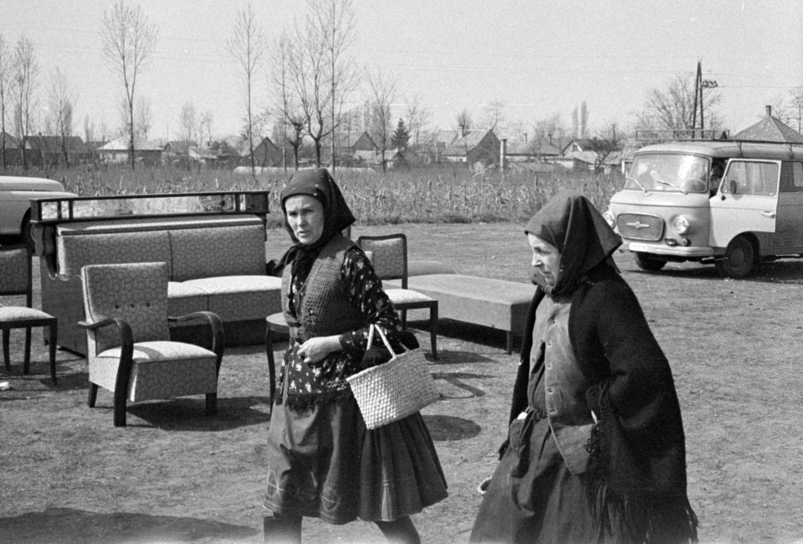 1971, Péterffy István, Barkas-brand, furniture, basket, old person, headscarf, Fortepan #142360
