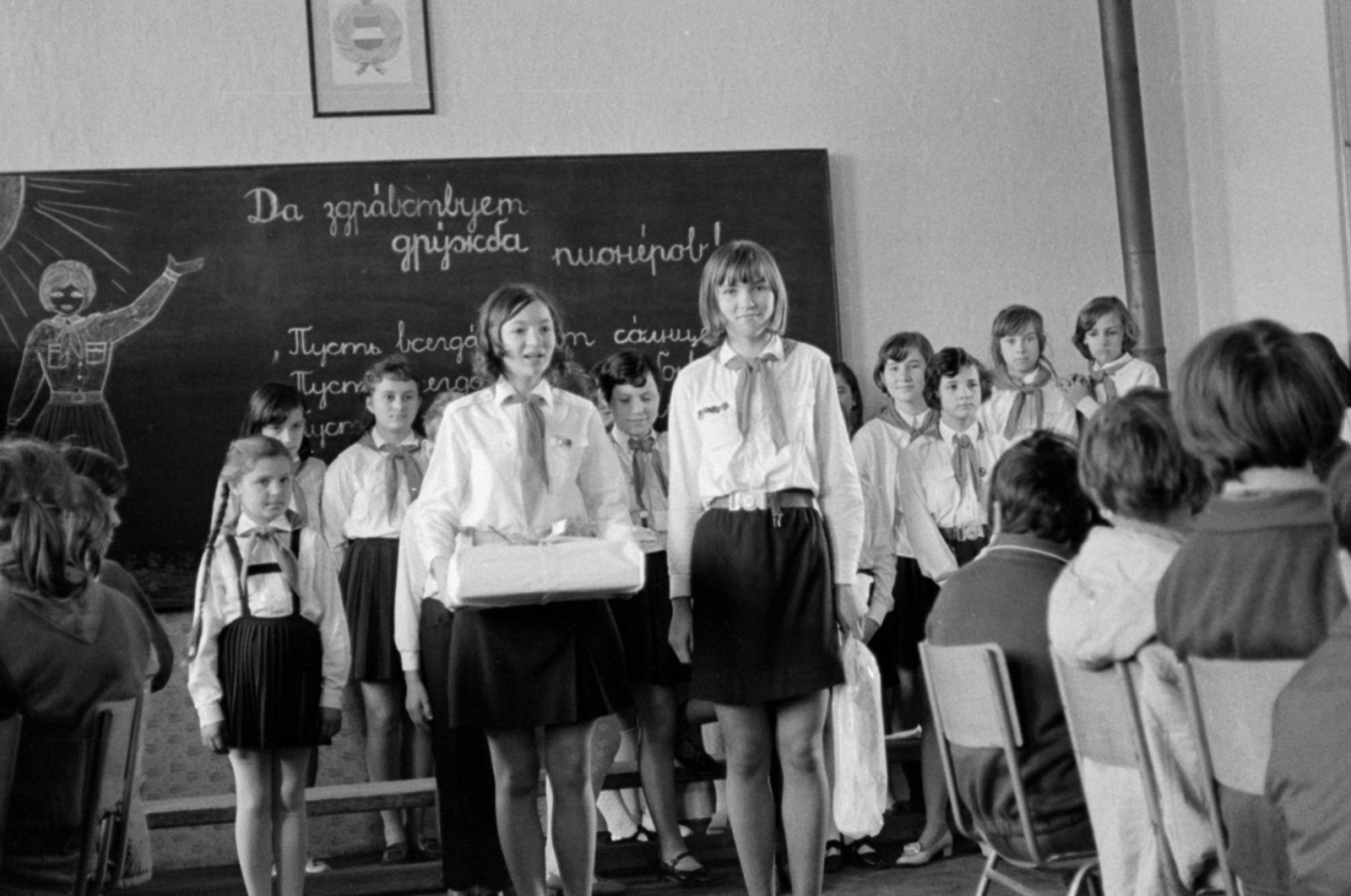 Hungary, 1966, Péterffy István, pioneer, label, crest, blackboard, Cyrillic alphabet, Kádár-crest, Fortepan #142441