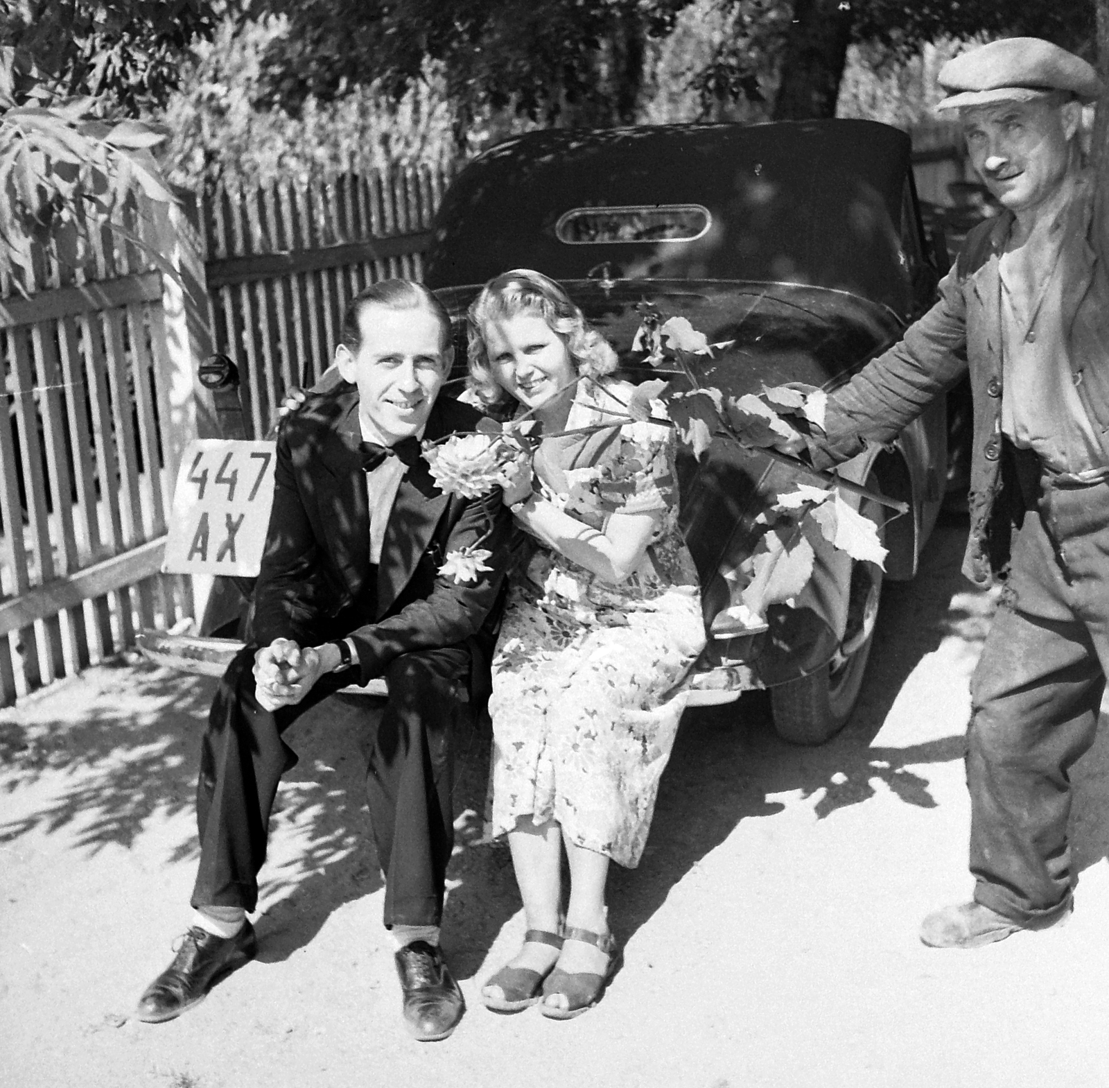 1943, Csontos Péter, Skoda-brand, Czech brand, number plate, sitting on a car, Fortepan #14249