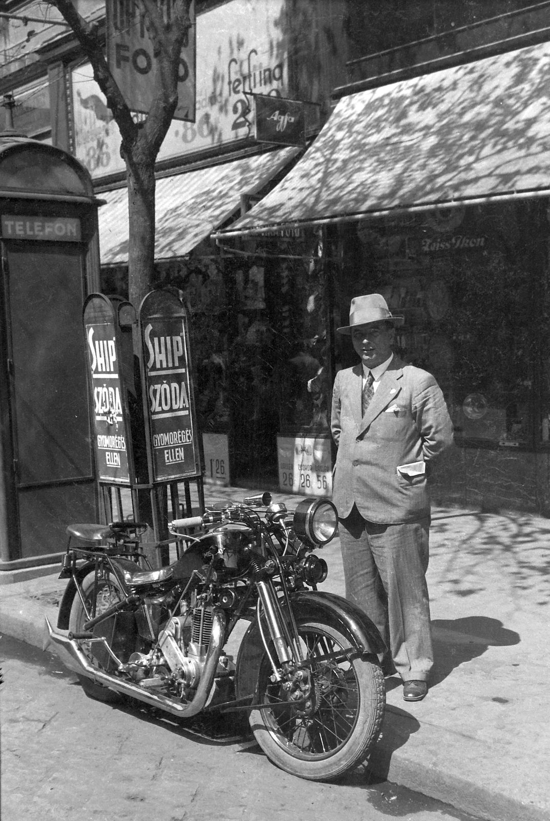 Méray motorkerékpár., 1938, Csontos Péter, ad, transport, motorcycle, Hungarian brand, phone booth, Méray-brand, hands behind the back, Fortepan #14250