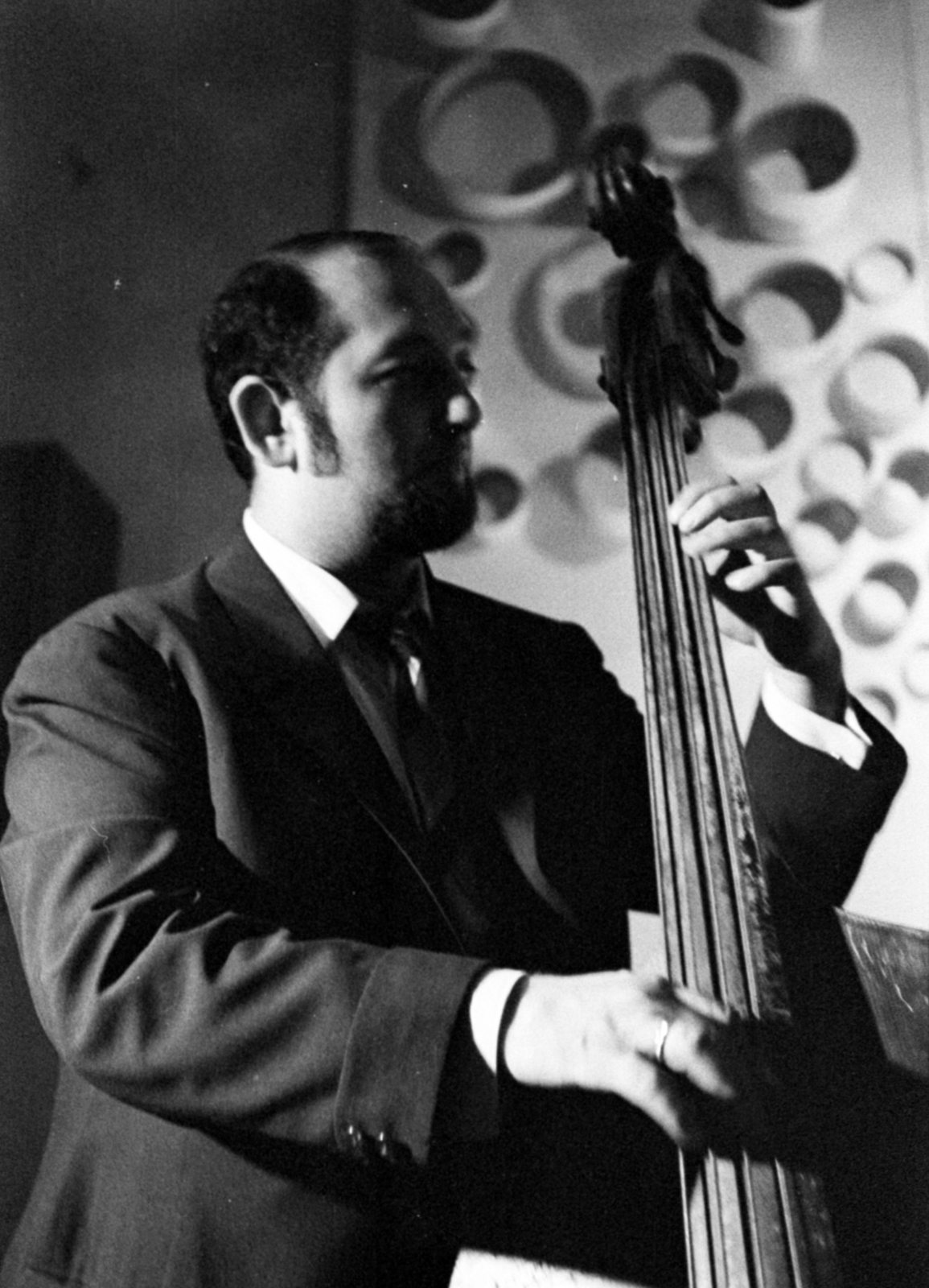 Magyarország, Cegléd, Kossuth étterem, az V. Jazz randevú résztvevője Pege Aladár nagybőgőművész., 1969, Péterffy István, nagybőgő, Fortepan #142564