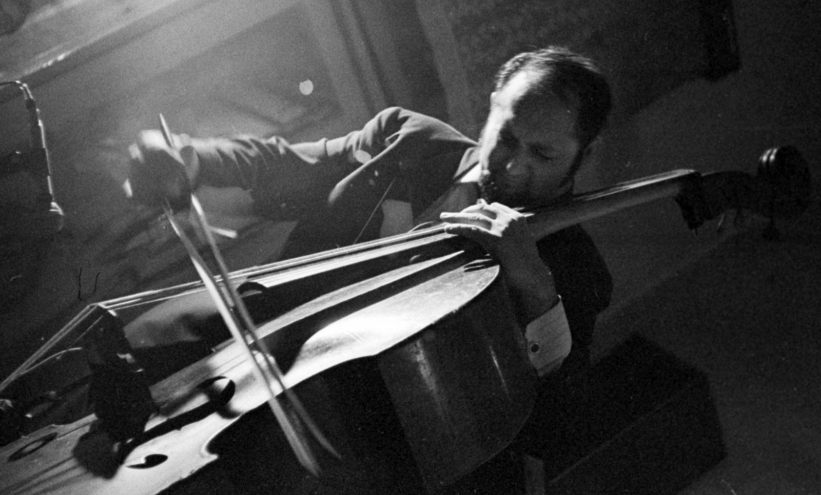 Magyarország, Cegléd, Kossuth étterem, az V. Jazz randevú résztvevője Pege Aladár nagybőgőművész., 1969, Péterffy István, nagybőgő, Fortepan #142566