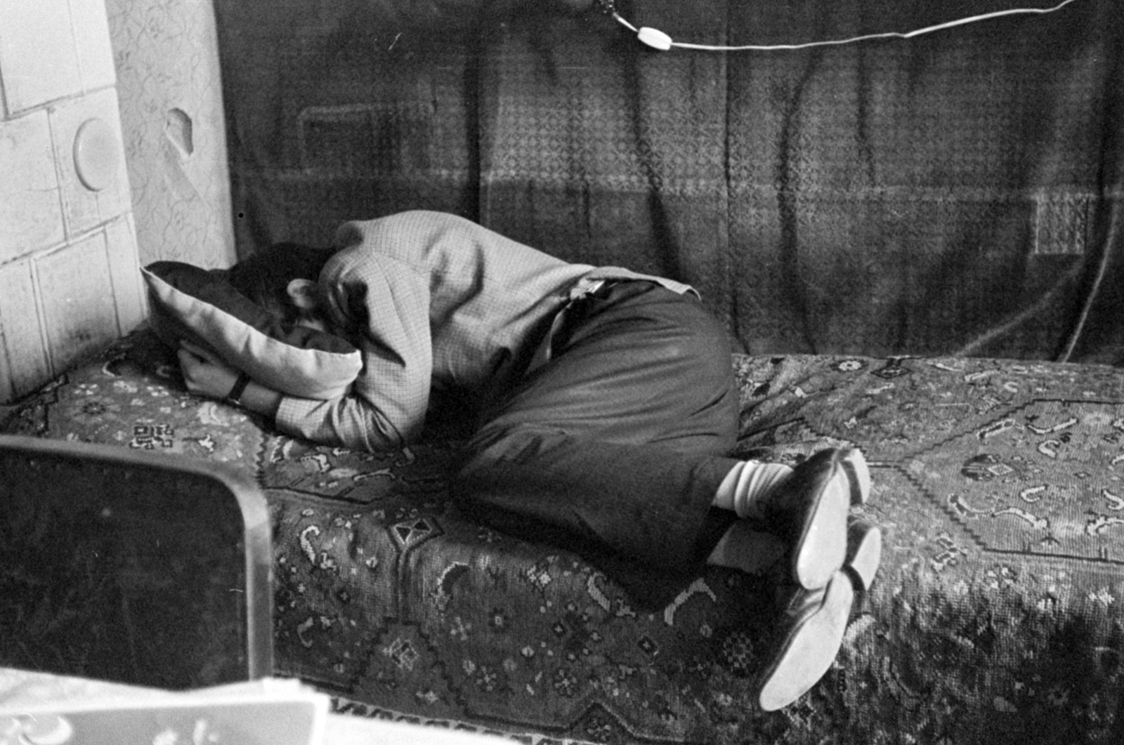 1970, Péterffy István, shoe, bed, sleeping, Best of, Fortepan #142597