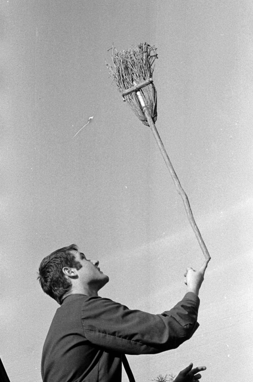 1970, Péterffy István, seprű, Best of, Fortepan #142603
