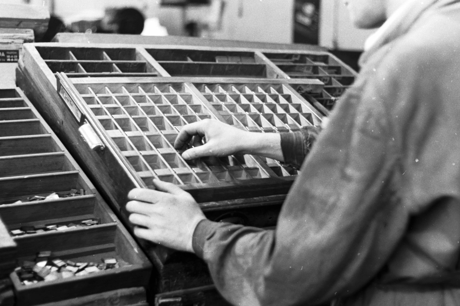 Hungary, betüszedő szekrény kéziszedéshez., 1938, Chuckyeager tumblr, printing industry, typesetter, printer, typesetter box, extinct crafts, Fortepan #142661