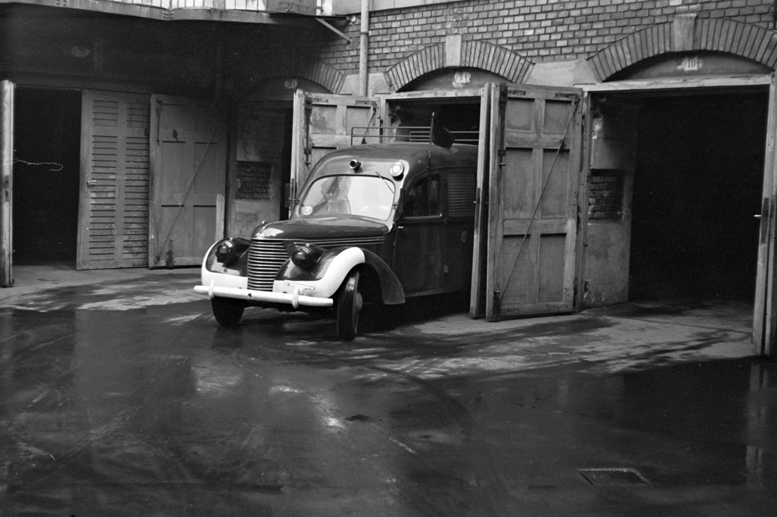 1938, Chuckyeager tumblr, ambulance, automobile, garage, Fortepan #142676
