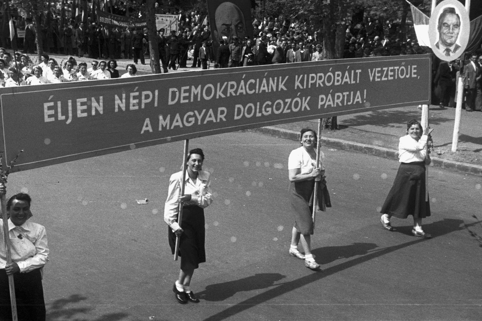Hungary, Budapest VI., Andrássy út, május 1-i felvonulók, háttérben jobbra a Bajza utca., 1949, Chuckyeager tumblr, march, 1st of May parade, Budapest, Fortepan #142734