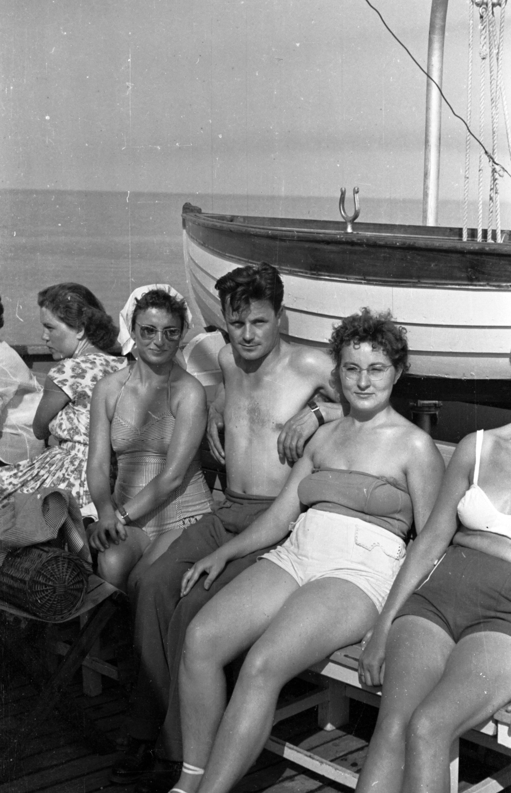Hungary,Lake Balaton, 1958, Chuckyeager tumblr, sunbathe, Fortepan #142771