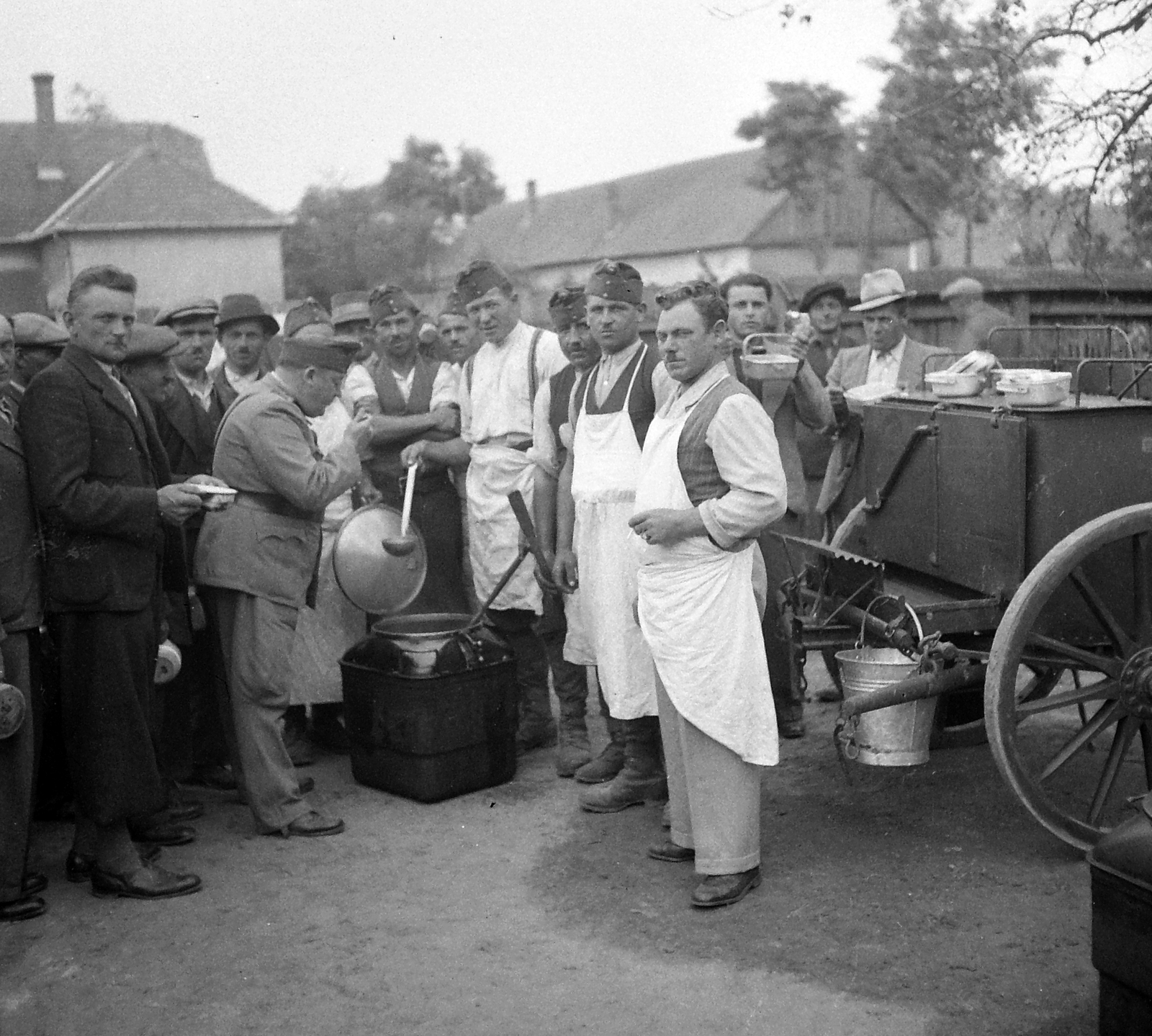 1938, Csontos Péter, csoportosulás, gulyáságyú, ételosztás, Fortepan #14278