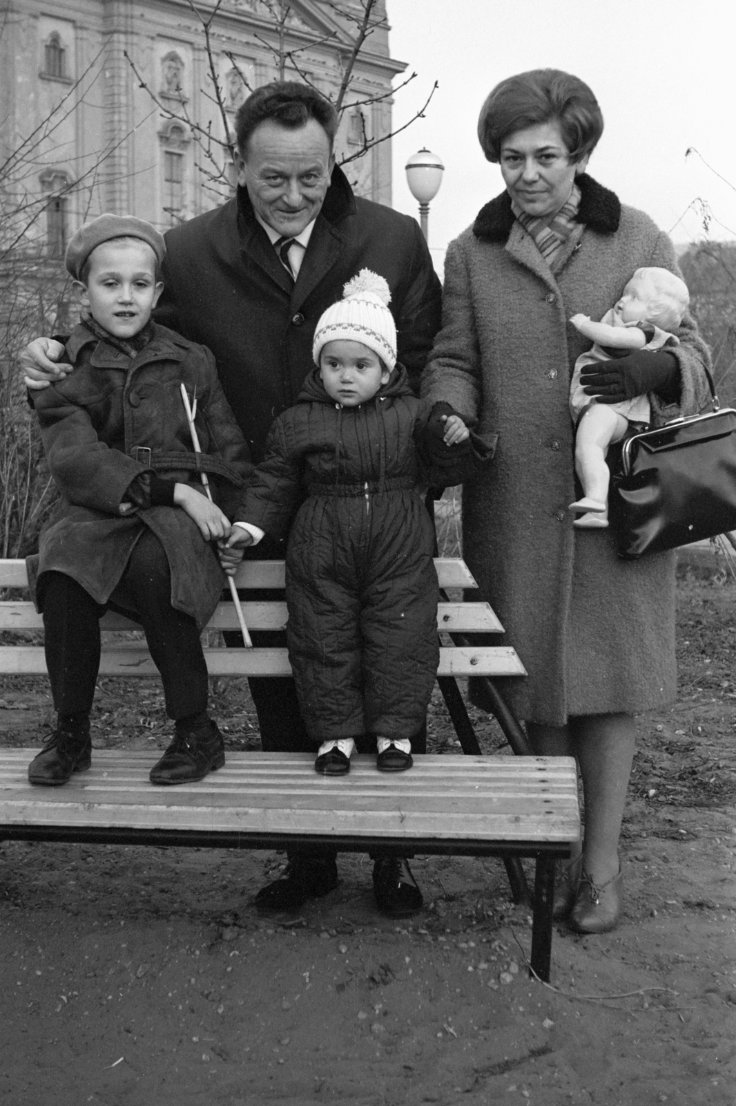 Hungary, Budapest XI., park a Feneketlen-tó mellett, háttérben a Szent Imre-templom., 1965, Chuckyeager tumblr, Budapest, family, toy doll, coat, Fortepan #142802