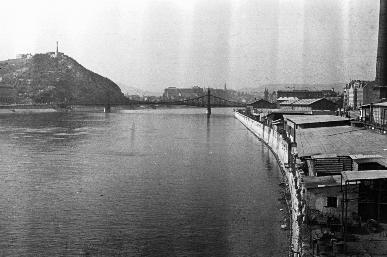 Hungary, Budapest IX.,Budapest XI., látkép a Petőfi hídról a Szabadság híd és a Gellérthegy felé, jobbra az Elevátor ház maradványai., 1958, Chuckyeager tumblr, bridge, river, Danube, Budapest, Duna-bridge, János Feketeházy-design, Fortepan #142832