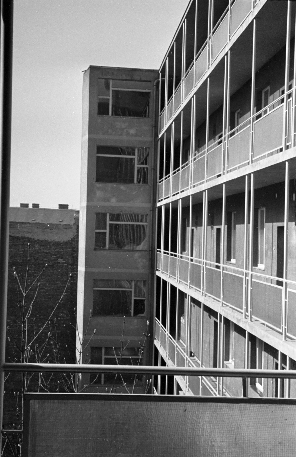 Hungary, Budapest IX., Üllői út 81., függőfolyosók az udvar felőli oldalon., 1960, Chuckyeager tumblr, Budapest, window, Fortepan #142913