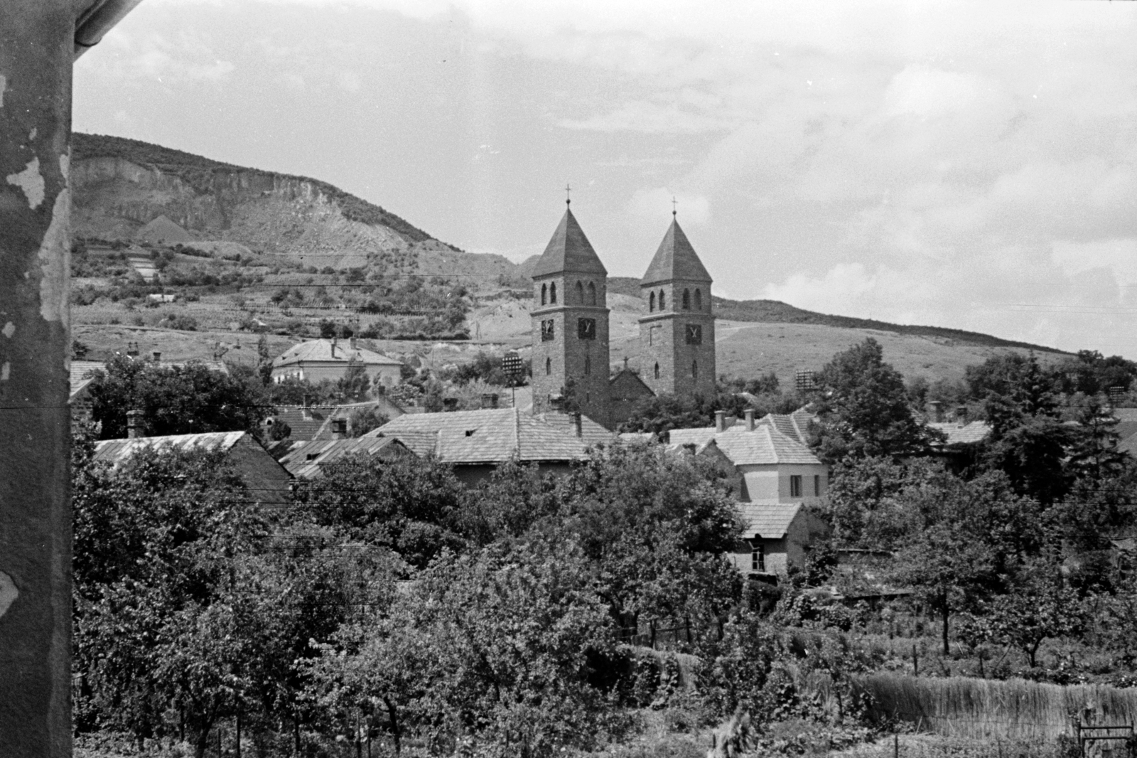 Magyarország,Balaton, Badacsonytomaj, Szent Imre-templom., 1954, Chuckyeager tumblr, templom, katolikus, neoromán építészet, Fábián Gáspár-terv, Fortepan #142969