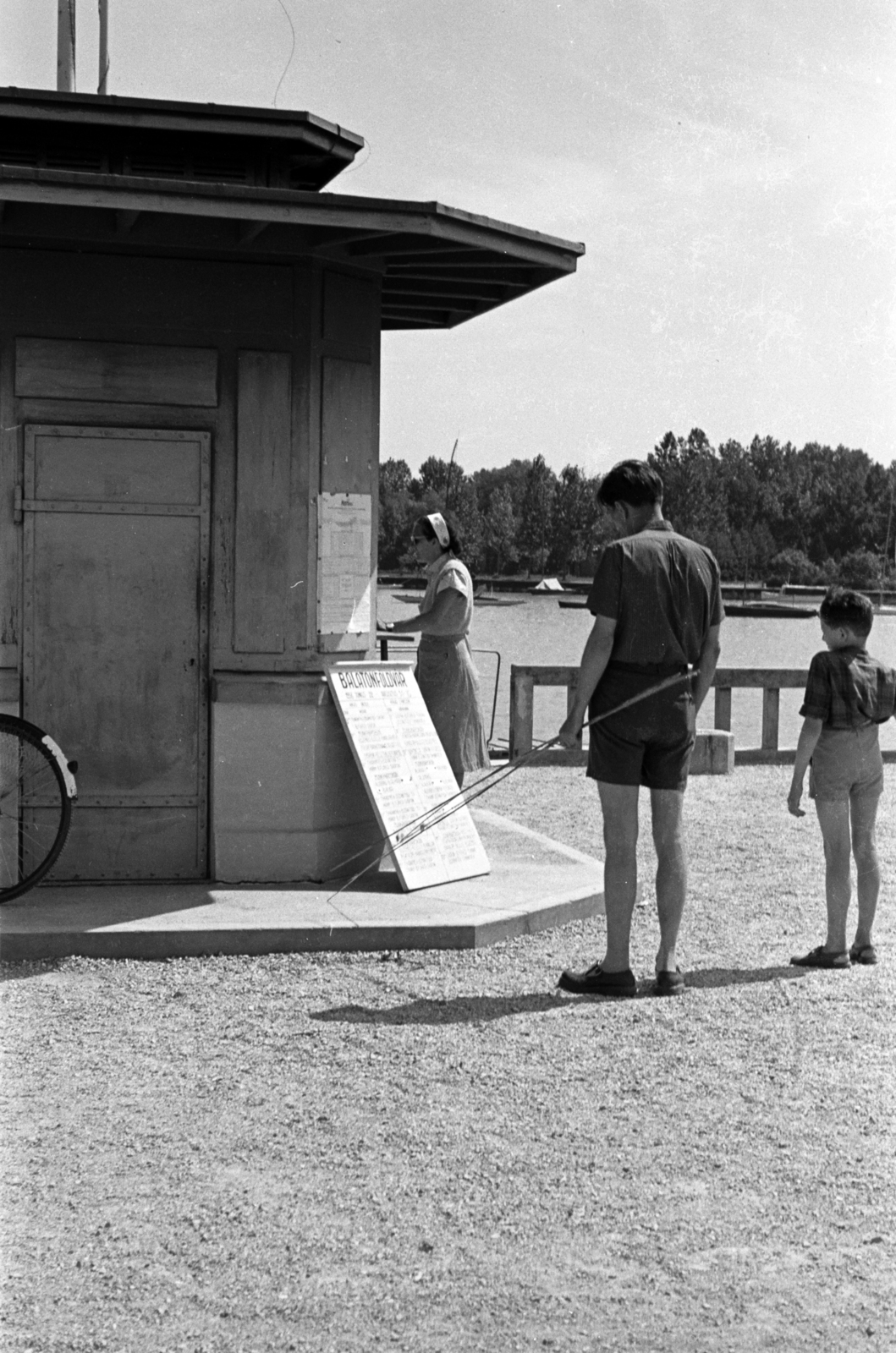 Hungary, Balatonföldvár, kikötő, jegyárusító pavilon a hajóállomásnál., 1961, Chuckyeager tumblr, Fortepan #143001