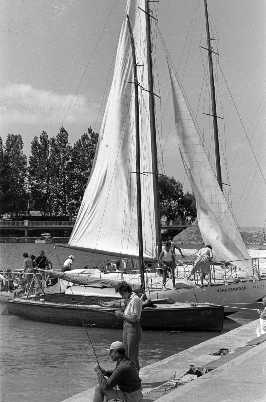 Hungary, Balatonföldvár, vitorlások a kikötőben., 1961, Chuckyeager tumblr, sailboat, Fortepan #143002