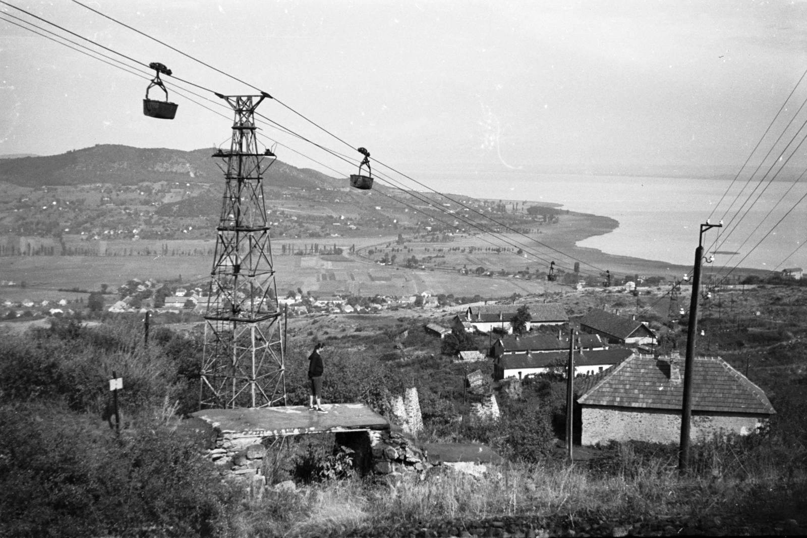 Magyarország,Balaton, Badacsonytomaj, drótkötélpálya a bazaltbánya és a zúzóüzem között., 1961, Chuckyeager tumblr, csille, Fortepan #143008