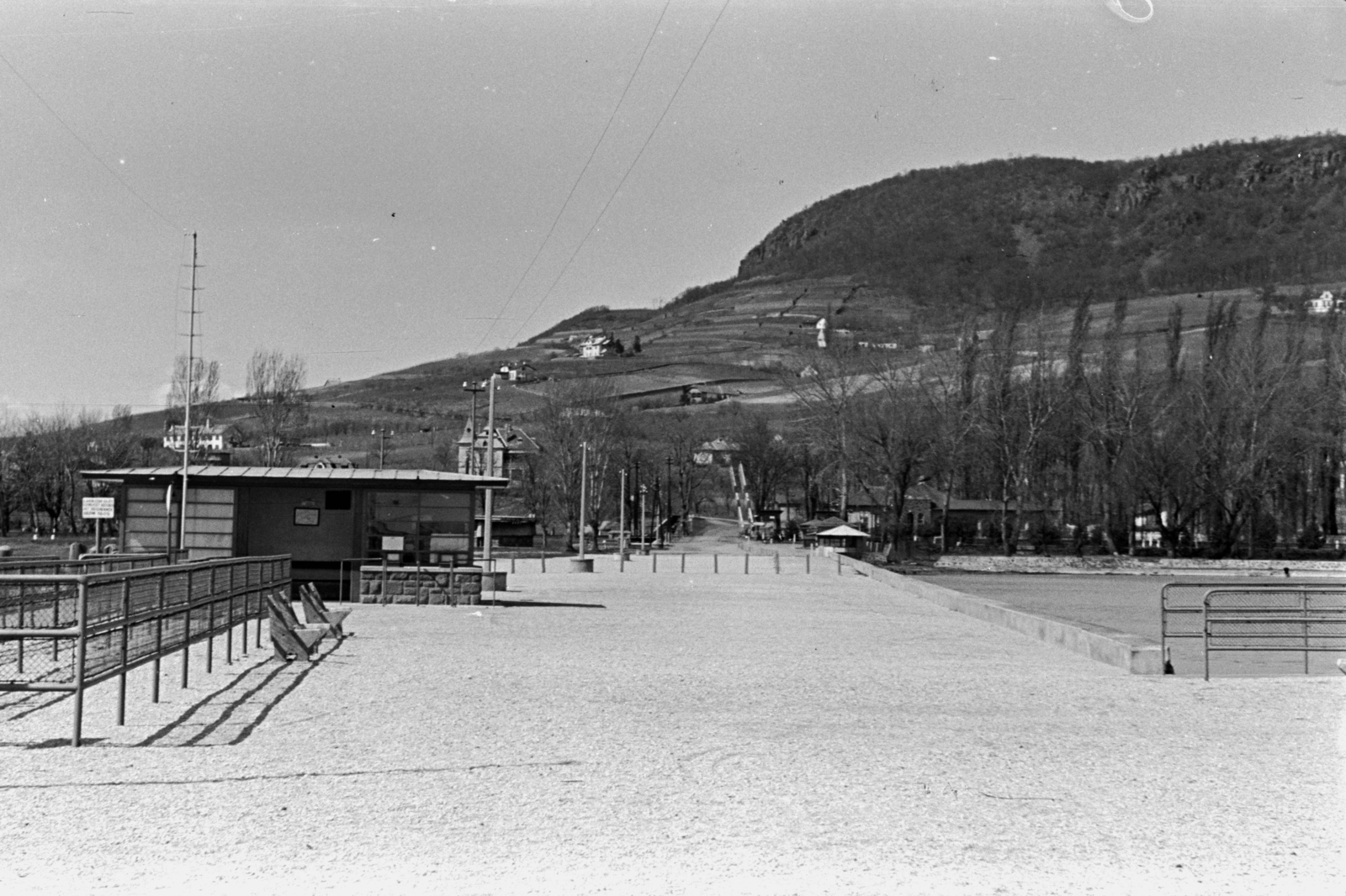 Hungary,Lake Balaton, Badacsonytomaj, hajóállomás, szemben a Badacsony., 1961, Chuckyeager tumblr, Fortepan #143027