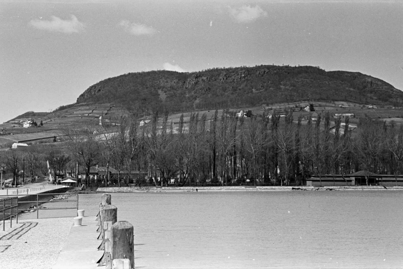 Hungary,Lake Balaton, Badacsonytomaj, látkép a hajóállomástól, szemben a Badacsony., 1961, Chuckyeager tumblr, Fortepan #143031