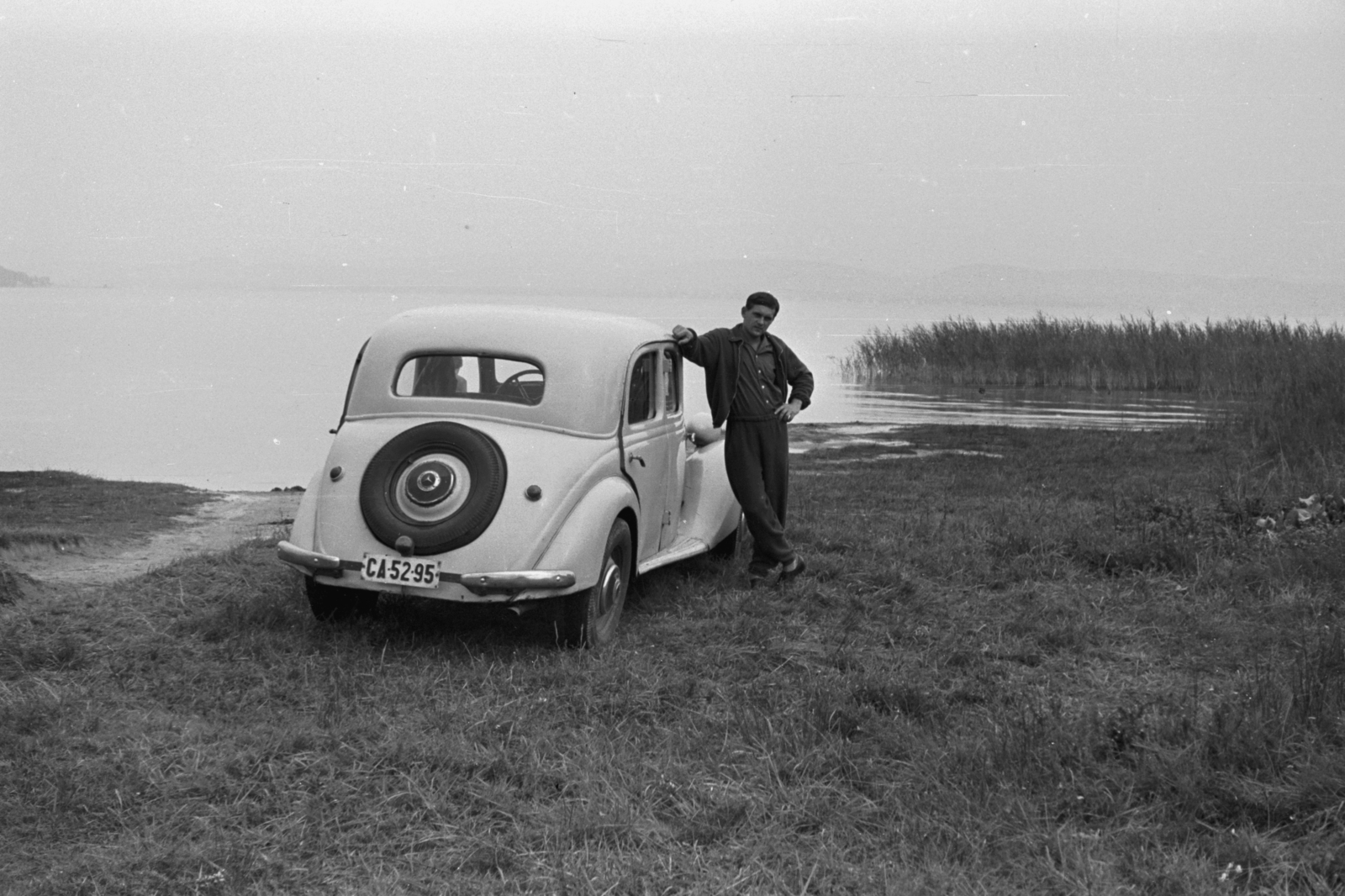 Hungary,Lake Balaton, Zamárdi, a kép bal szélén a Tihanyi-félsziget csúcsa látszik., 1961, Chuckyeager tumblr, Mercedes-brand, number plate, Mercedes-Benz 170V, Fortepan #143037