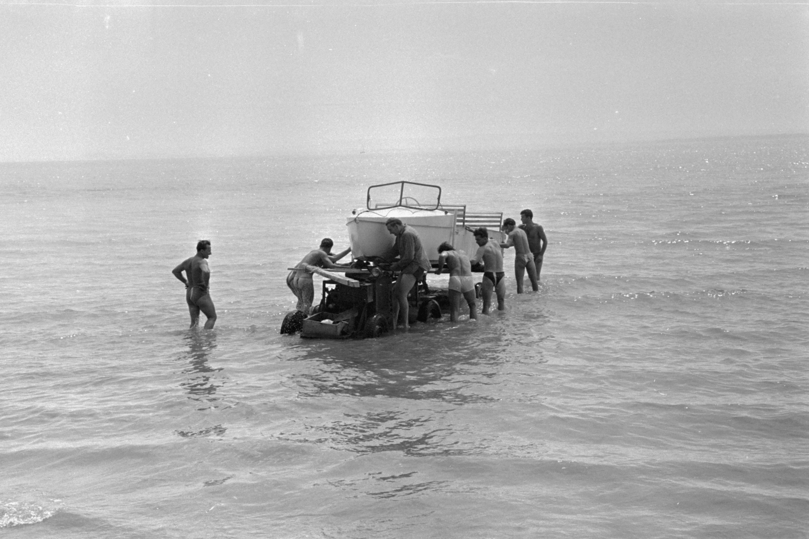 Magyarország,Balaton, Badacsonytomaj, 1963, Chuckyeager tumblr, motorcsónak, hajómentés, Fortepan #143079