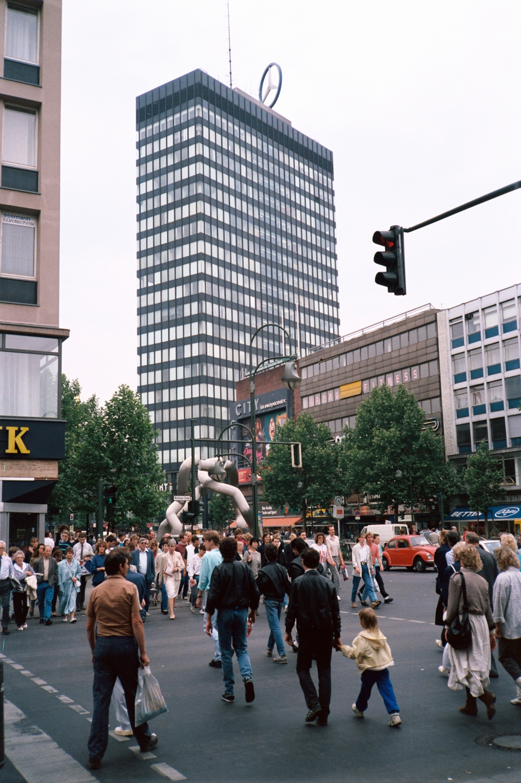 Germany, Berlin, Nyugat-Berlin, Tauentzienstrasse a Nürnberger Strasse felől., 1988, Chuckyeager tumblr, colorful, West Berlin, Fortepan #143096